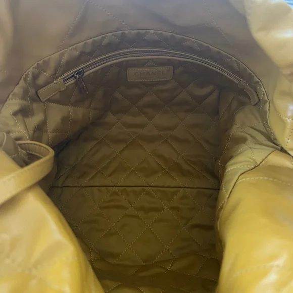 Chanel ‘22 Hobo - Yellow (size small) - Picture 5 of 7